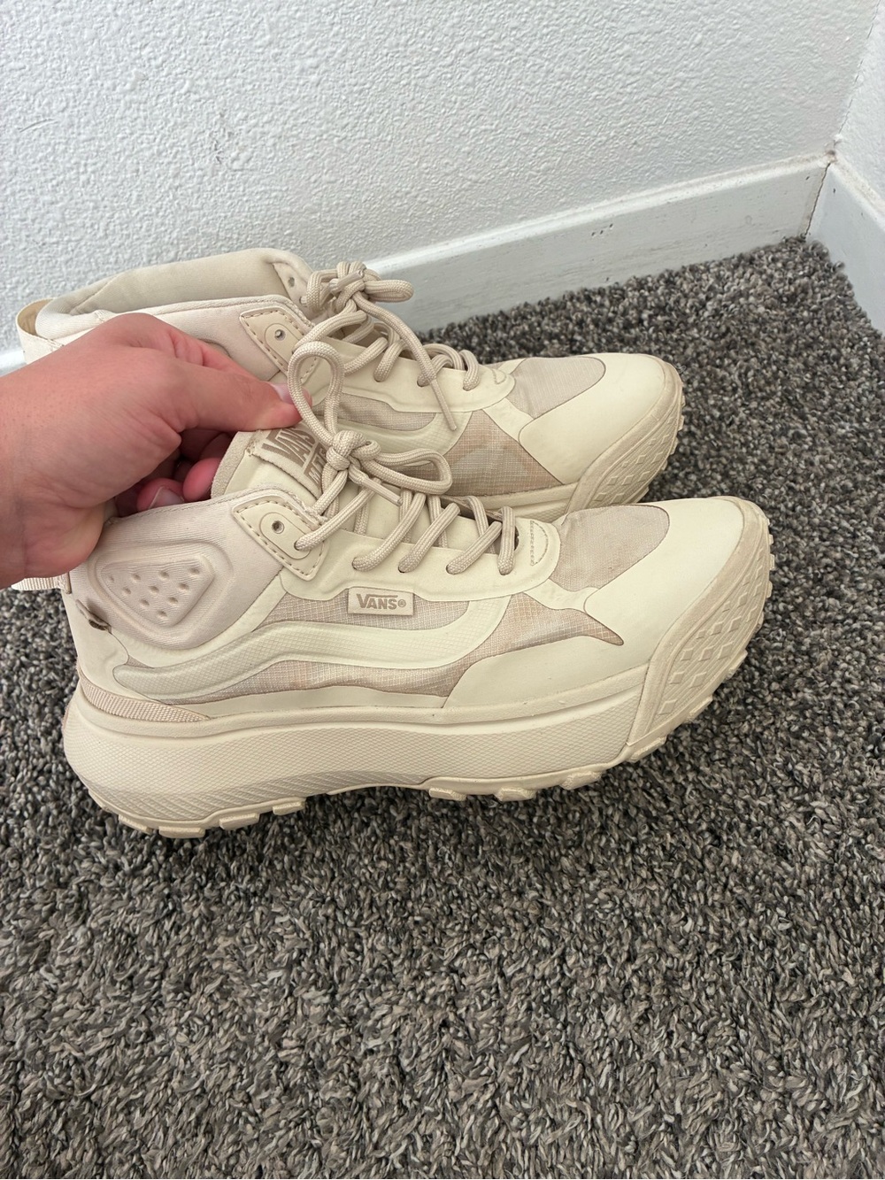 Vans MTE Crosspath Mid Cream Sneakers Women’s size 7- Excellent